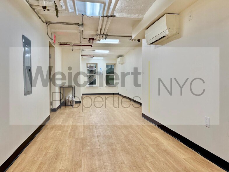 165 W 80th St, New York, NY à louer - Photo de l’immeuble – Image 3 sur 9