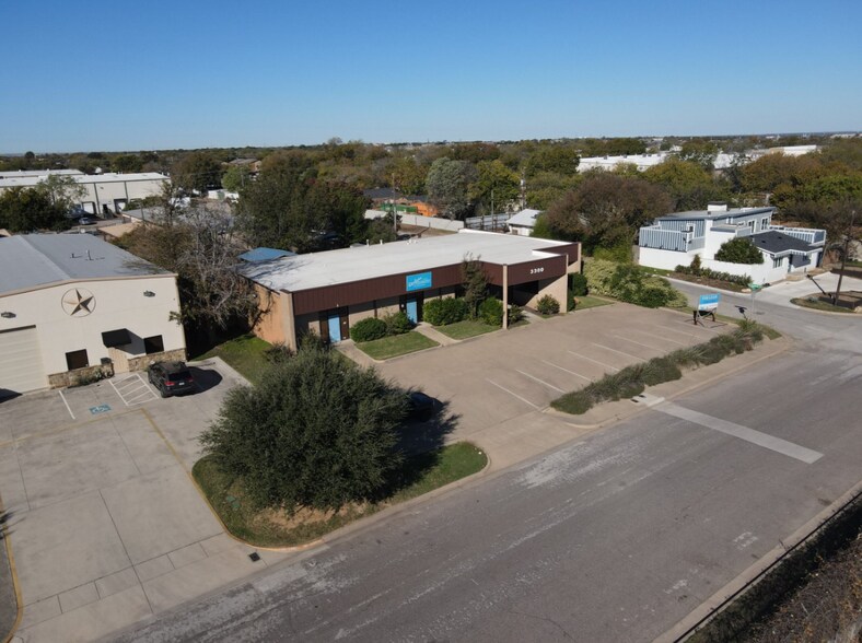 3300 Joyce Dr, Fort Worth, TX à louer - Photo de l’immeuble – Image 2 sur 6
