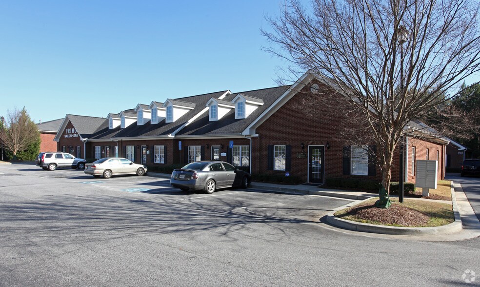 4124 Chattahoochee Ter, Duluth, GA à vendre - Photo principale – Image 2 sur 20