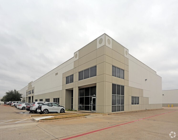 1004 N Ave, Plano, TX à louer - Photo de l’immeuble – Image 1 sur 4