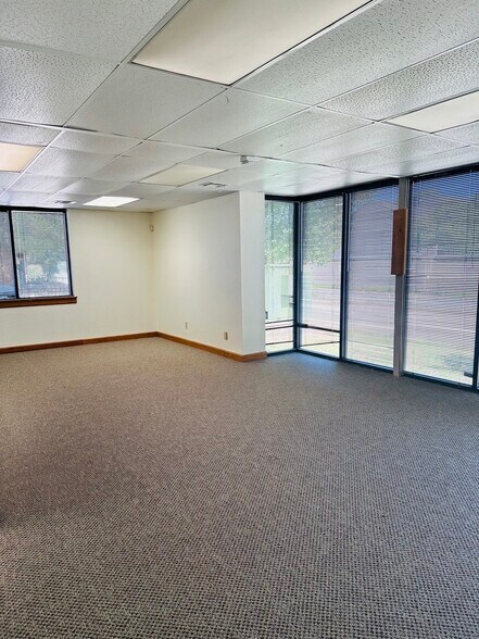 11102 N Stratford Dr, Oklahoma City, OK à louer - Photo de l’immeuble – Image 2 sur 27