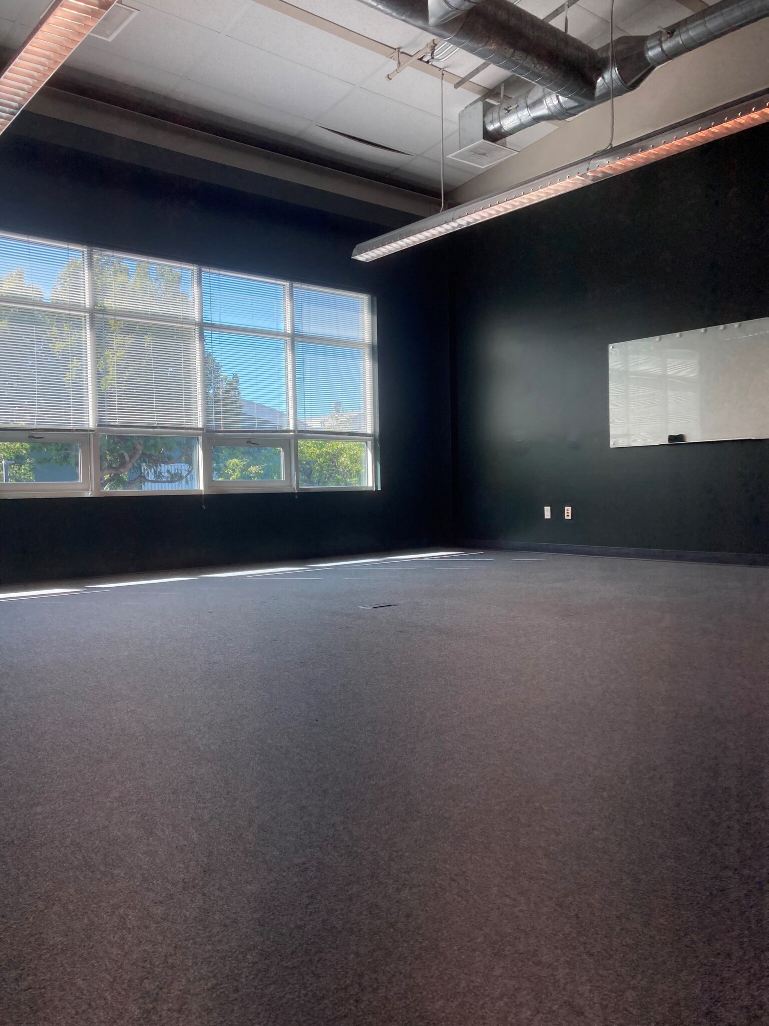 28 Liberty Ship Way, Sausalito, CA à louer Photo intérieure– Image 1 sur 9