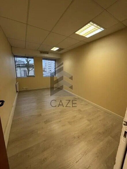 Bureau dans Bordeaux à louer - Photo de l’immeuble – Image 3 sur 7