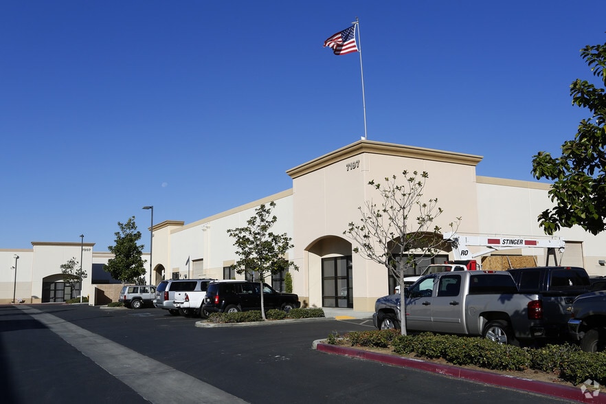 7197 Old 215 Frontage Rd, Riverside, CA à vendre - Photo de l’immeuble – Image 3 sur 19