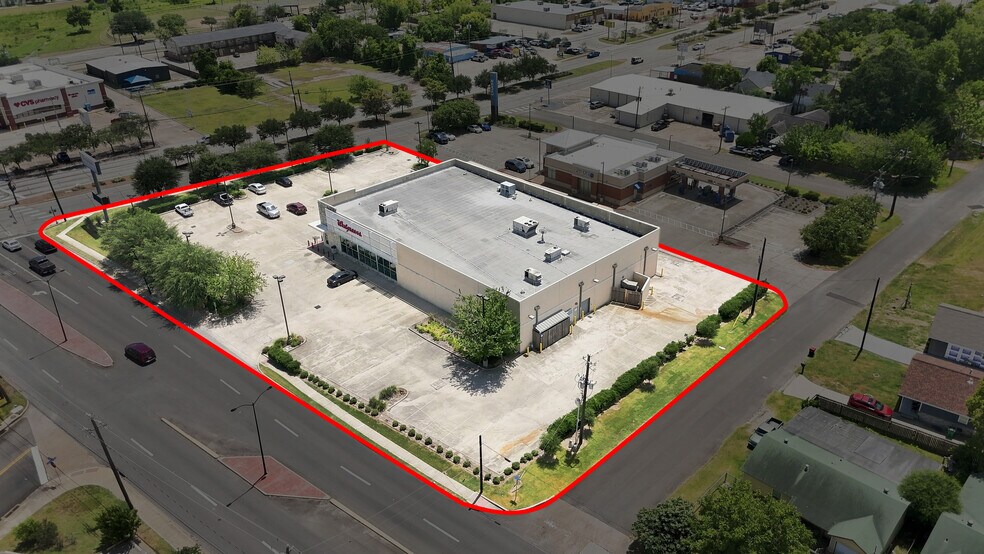 1515 N Alexander Dr, Baytown, TX à vendre - Photo de l’immeuble – Image 2 sur 12