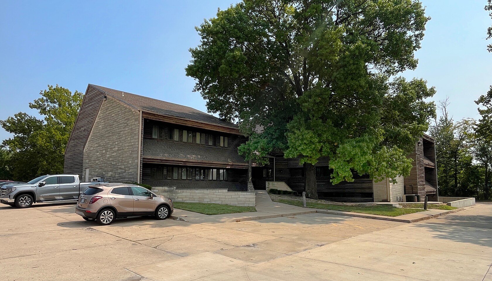 1100 SW wanamaker Rd, Topeka, KS à louer Photo principale– Image 1 sur 9