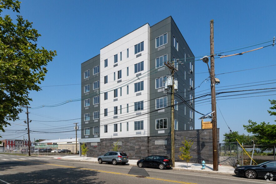 74 Pollock Ave, Jersey City, NJ à vendre - Photo de l’immeuble – Image 2 sur 22
