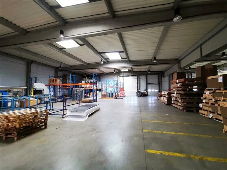 Industriel/Logistique dans Sainghin-en-Mélantois à louer - Photo de l’immeuble – Image 3 sur 7