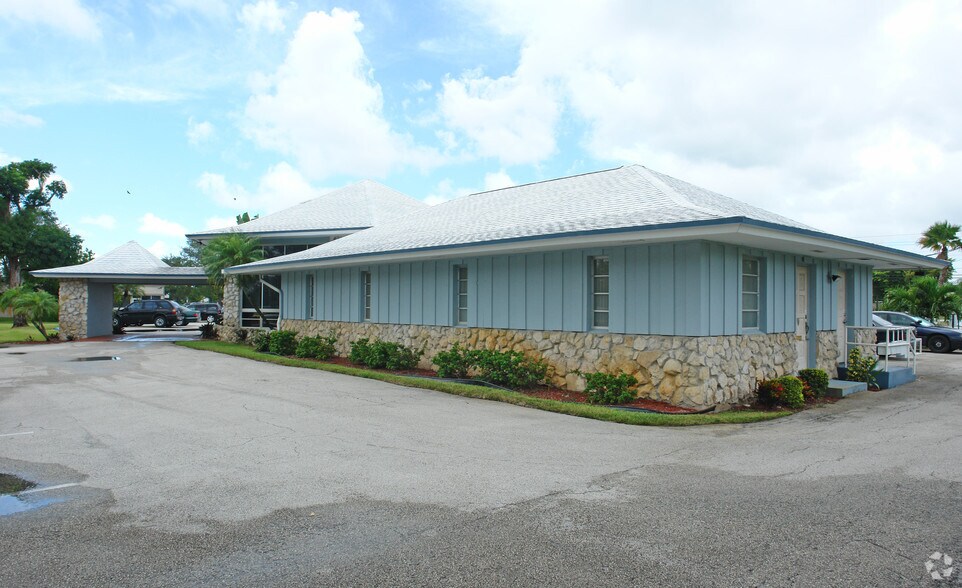 3400 Forest Hill Blvd, West Palm Beach, FL à vendre - Photo de l’immeuble – Image 3 sur 9