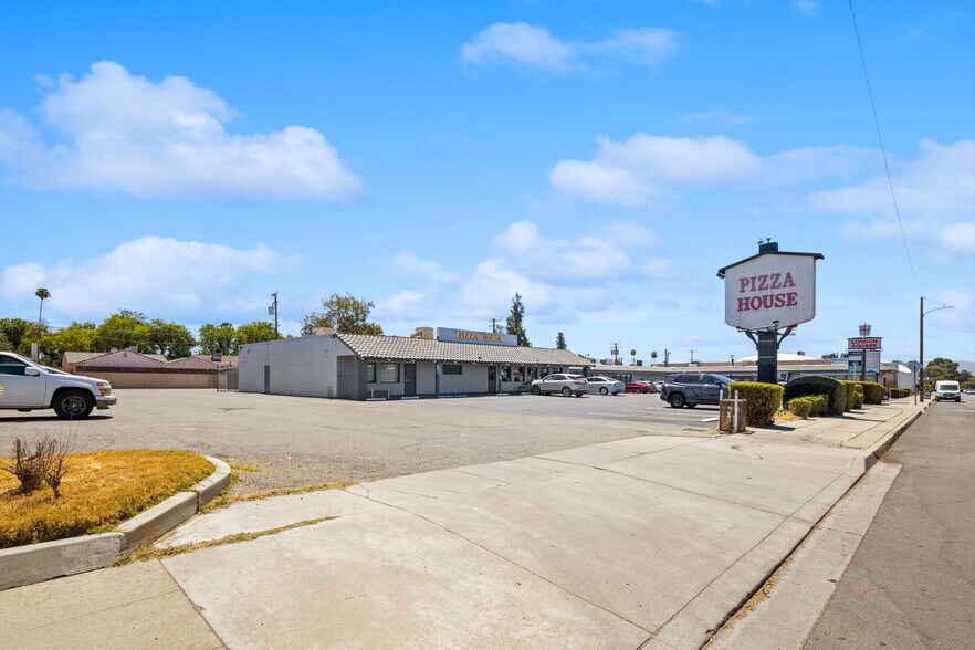 2339-2433 N Sierra Way, San Bernardino, CA à louer - Photo de l’immeuble – Image 3 sur 22