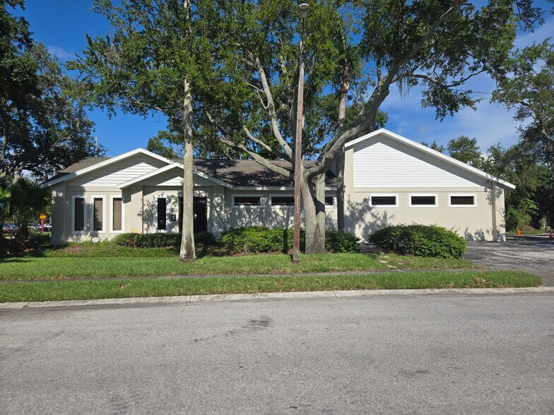 1201 Hamlet Ave, Clearwater, FL à vendre - Photo principale – Image 1 sur 15