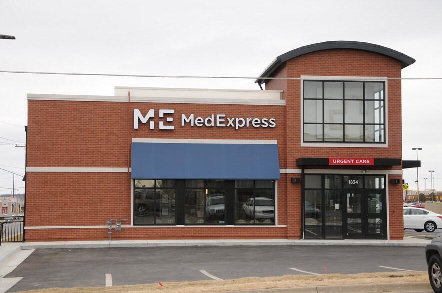 1834 SW Wanamaker Rd, Topeka, KS à vendre - Photo de l’immeuble – Image 2 sur 5