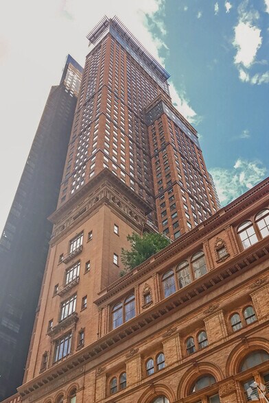 152 W 57th St, New York, NY à louer - Photo de l’immeuble – Image 2 sur 12