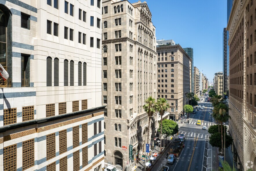 811 W 7th St, Los Angeles, CA à louer - Photo de l’immeuble – Image 3 sur 27