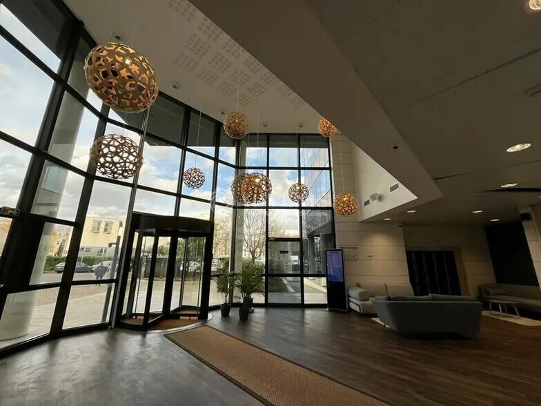 Bureau dans Vélizy-Villacoublay à louer - Hall d’entrée – Image 2 sur 9