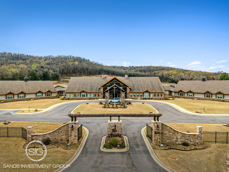 697 Bradley Cove Rd, Russellville, AR à vendre - Photo principale – Image 1 sur 5