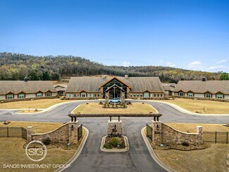 Plus de détails pour 697 Bradley Cove Rd, Russellville, AR - Santé à vendre