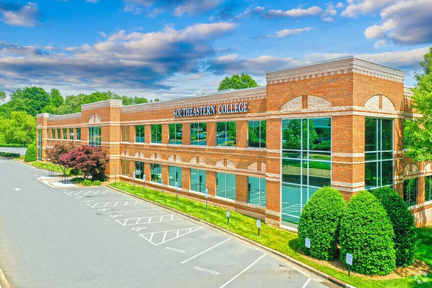 207 Regency Executive Park Dr, Charlotte, NC à louer - Photo principale – Image 1 sur 4
