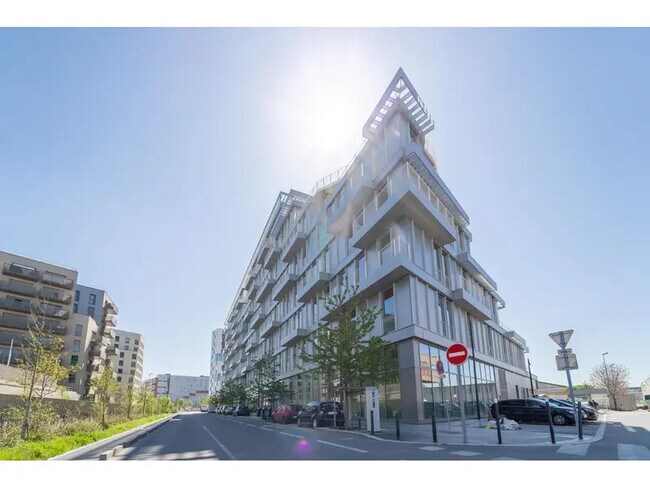 Plus de détails pour 36 Avenue Amilcar Cabral, Saint-Denis - Bureau à louer