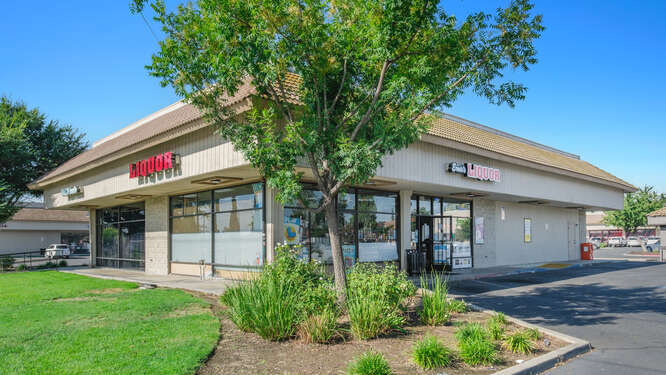 10-80 W Bullard, Clovis, CA à louer - Photo de l’immeuble – Image 3 sur 8