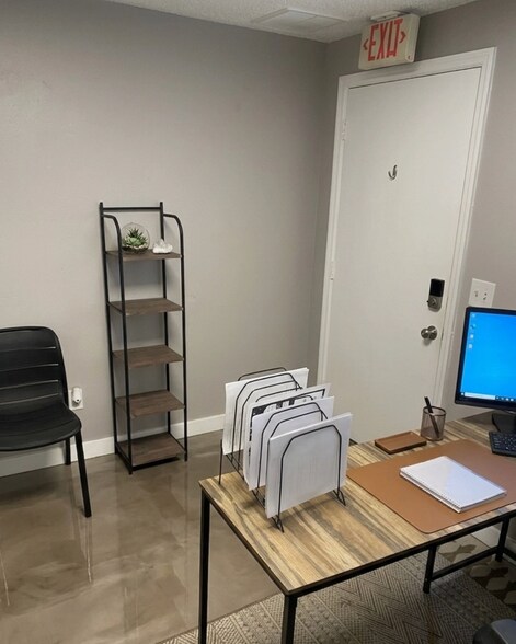 1046 Shadick Dr, Orange City, FL à louer - Photo de l’immeuble – Image 3 sur 6