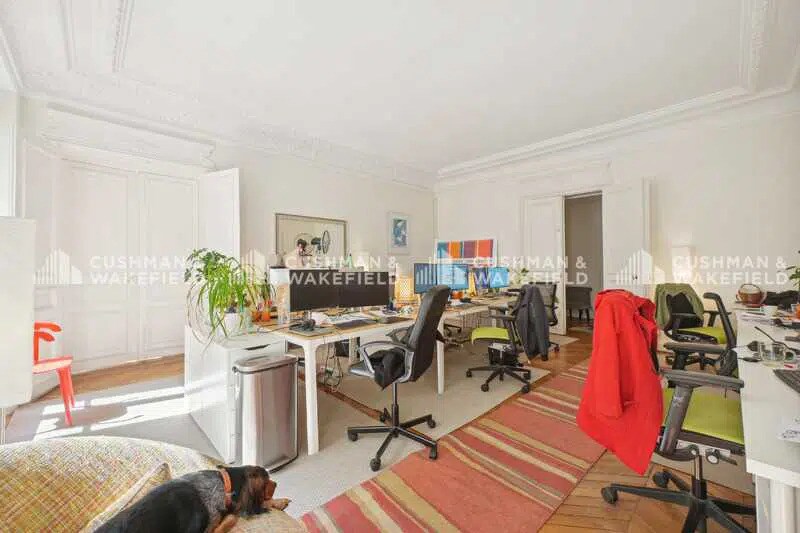 5 Rue Frédéric Bastiat, Paris à louer - Photo de l’immeuble – Image 2 sur 11
