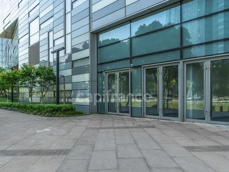 Local commercial dans Verrières-le-Buisson à vendre - Photo de l’immeuble – Image 3 sur 3