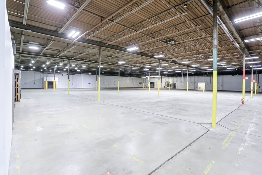 2334 Production Dr, Indianapolis, IN à vendre - Photo intérieure – Image 3 sur 50