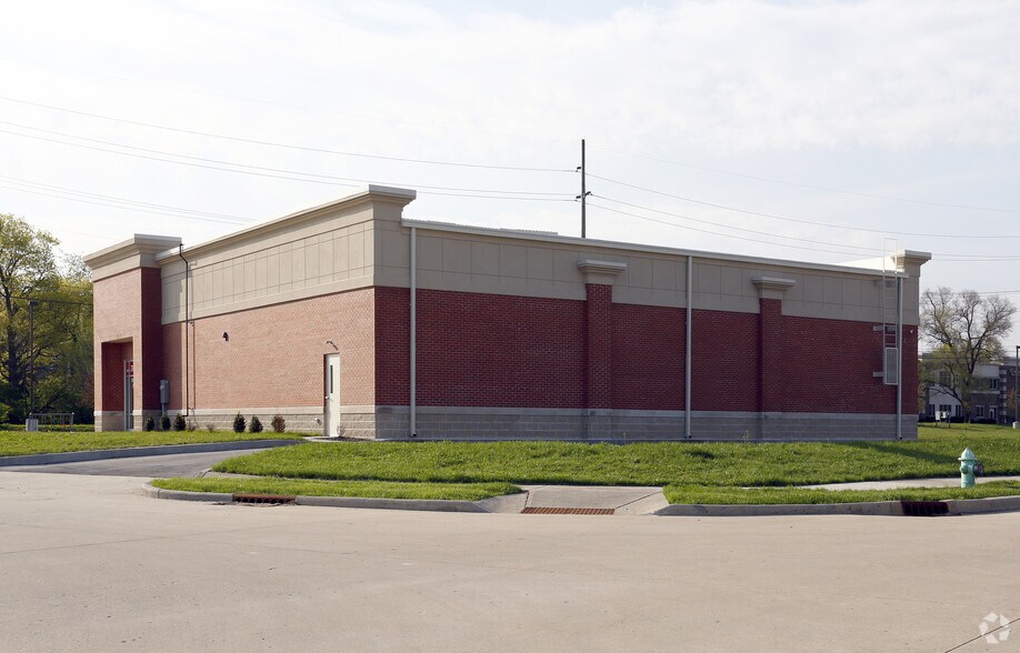 10990 Allisonville Rd, Fishers, IN à louer - Photo de l’immeuble – Image 2 sur 9