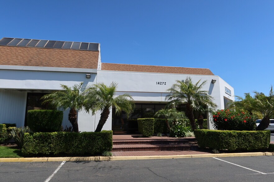 14272 Chambers Rd, Tustin, CA à louer - Photo de l’immeuble – Image 3 sur 21
