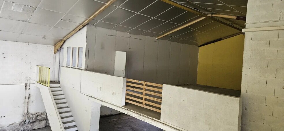 412 Rue Philémon Laugier, Hyères à louer - Photo de l’immeuble – Image 3 sur 8