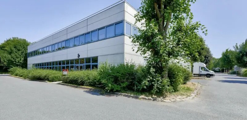 Local d’activités dans ROISSY-EN-FRANCE à louer - Photo de l’immeuble – Image 1 sur 4