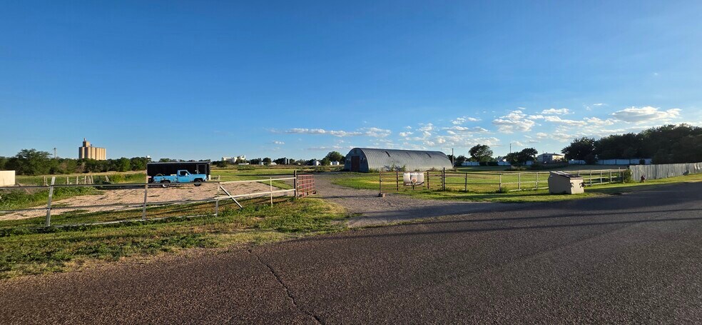350 N Stevens Ave, Elkhart, KS à louer - Photo de l’immeuble – Image 2 sur 17