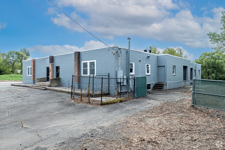 195 W Newberry Rd, Bloomfield, CT à louer - Photo de l’immeuble – Image 2 sur 16