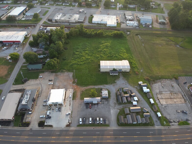 1117 N Locust Ave, Lawrenceburg, TN à vendre - Photo de l’immeuble – Image 1 sur 7