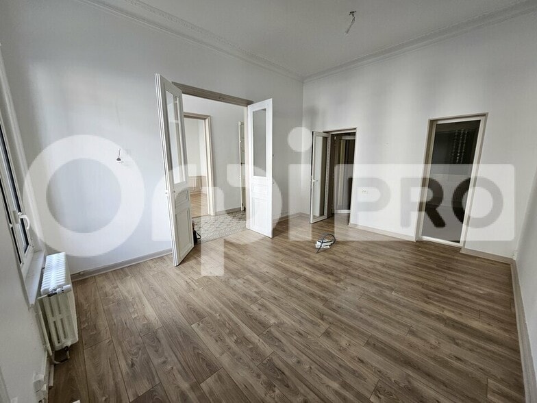 Local d'activités dans Reims à vendre - Photo de l’immeuble – Image 3 sur 12