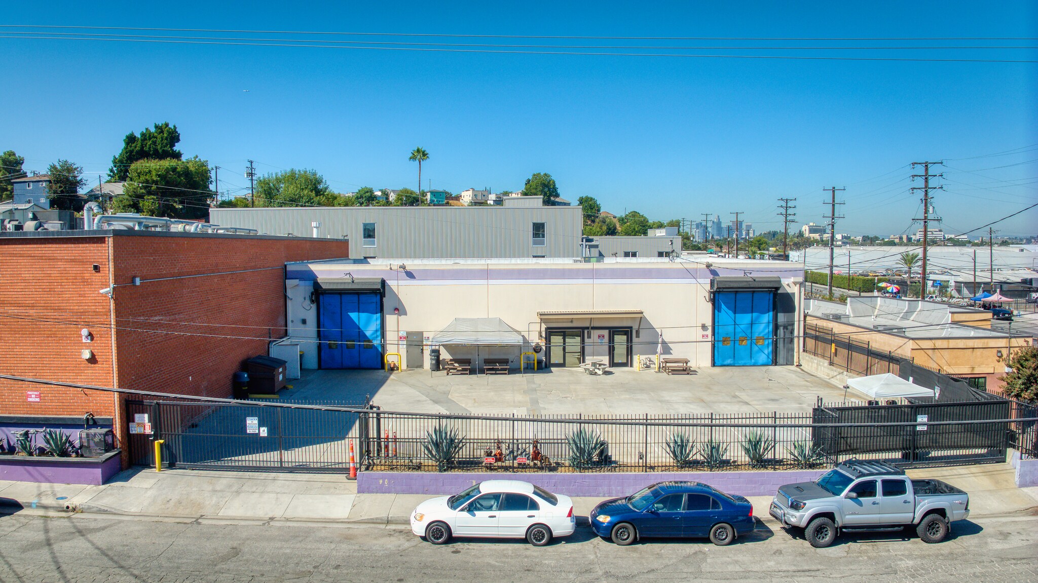 1565 Knowles Ave, Los Angeles, CA à vendre Photo de l’immeuble– Image 1 sur 3