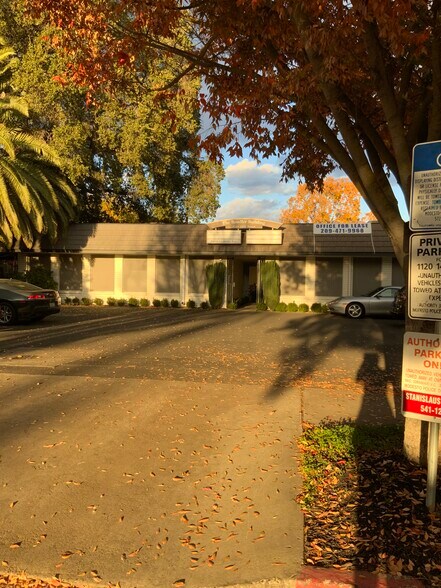 1120 14th St, Modesto, CA à louer - Photo de l’immeuble – Image 2 sur 2
