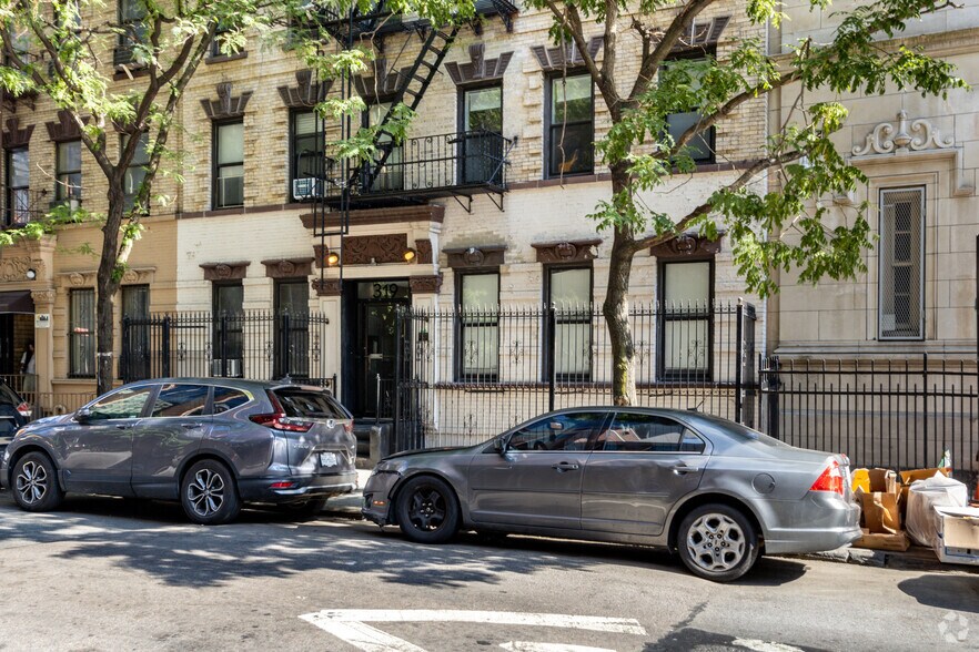 319 E 95th St, New York, NY à vendre - Photo de l’immeuble – Image 3 sur 4