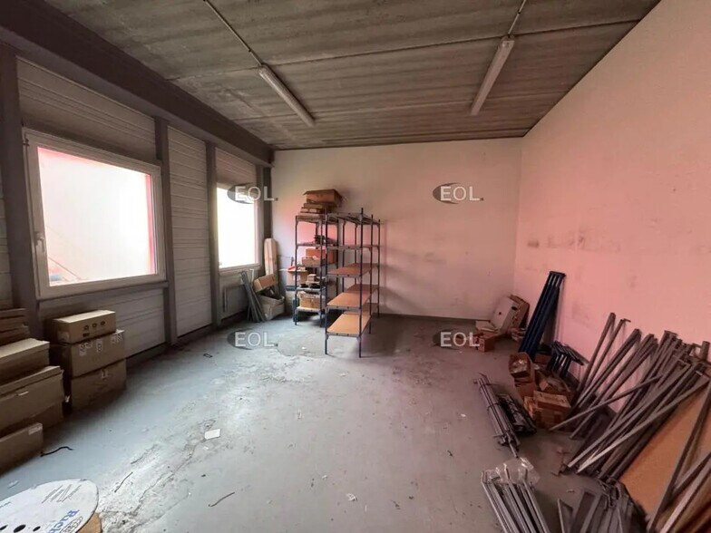 Local d’activités dans Champs-sur-Marne à louer - Photo de l’immeuble – Image 3 sur 8