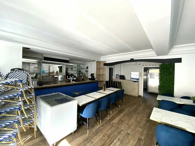Plus de détails pour Local commercial à vendre