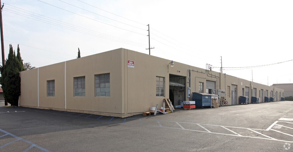 1136-1210 W Collins Ave, Orange, CA à louer - Photo de l’immeuble – Image 3 sur 3