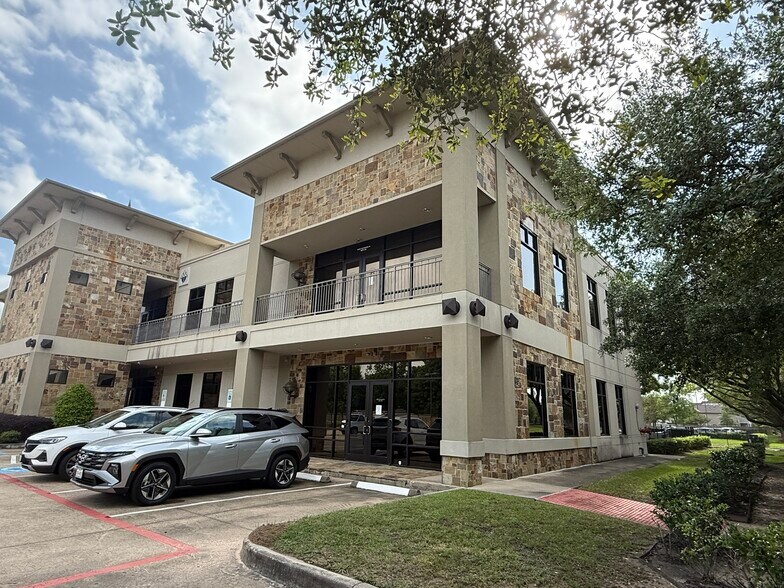 10355 Centrepark Dr, Houston, TX à louer - Photo de l’immeuble – Image 3 sur 4