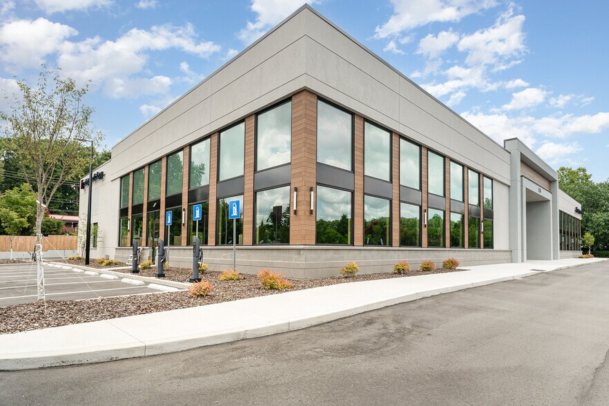 120 Banks Dr, Chapel Hill, NC à louer - Photo de l’immeuble – Image 1 sur 8