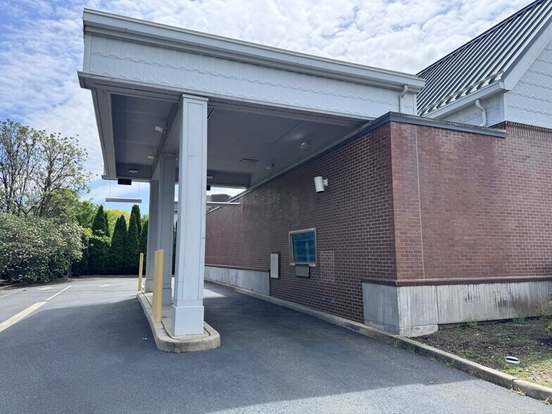 553 Broadway, Westwood, NJ à louer - Photo de l’immeuble – Image 3 sur 16