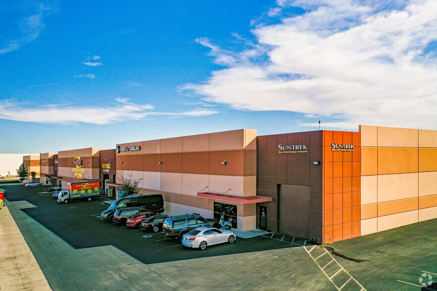 6560 Spencer St, Las Vegas, NV à louer - Photo de l’immeuble – Image 3 sur 10