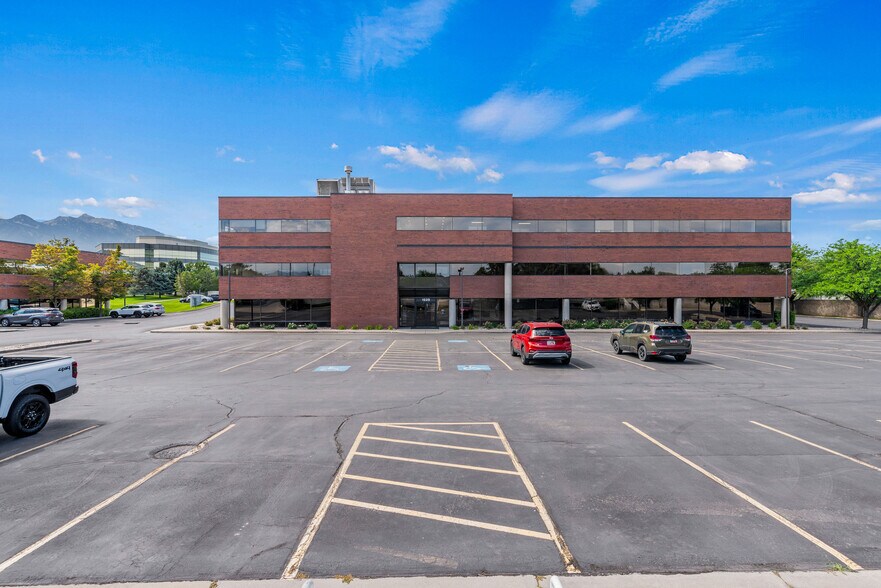 1225 E Fort Union Blvd, Cottonwood Heights, UT à louer - Photo de l’immeuble – Image 3 sur 7