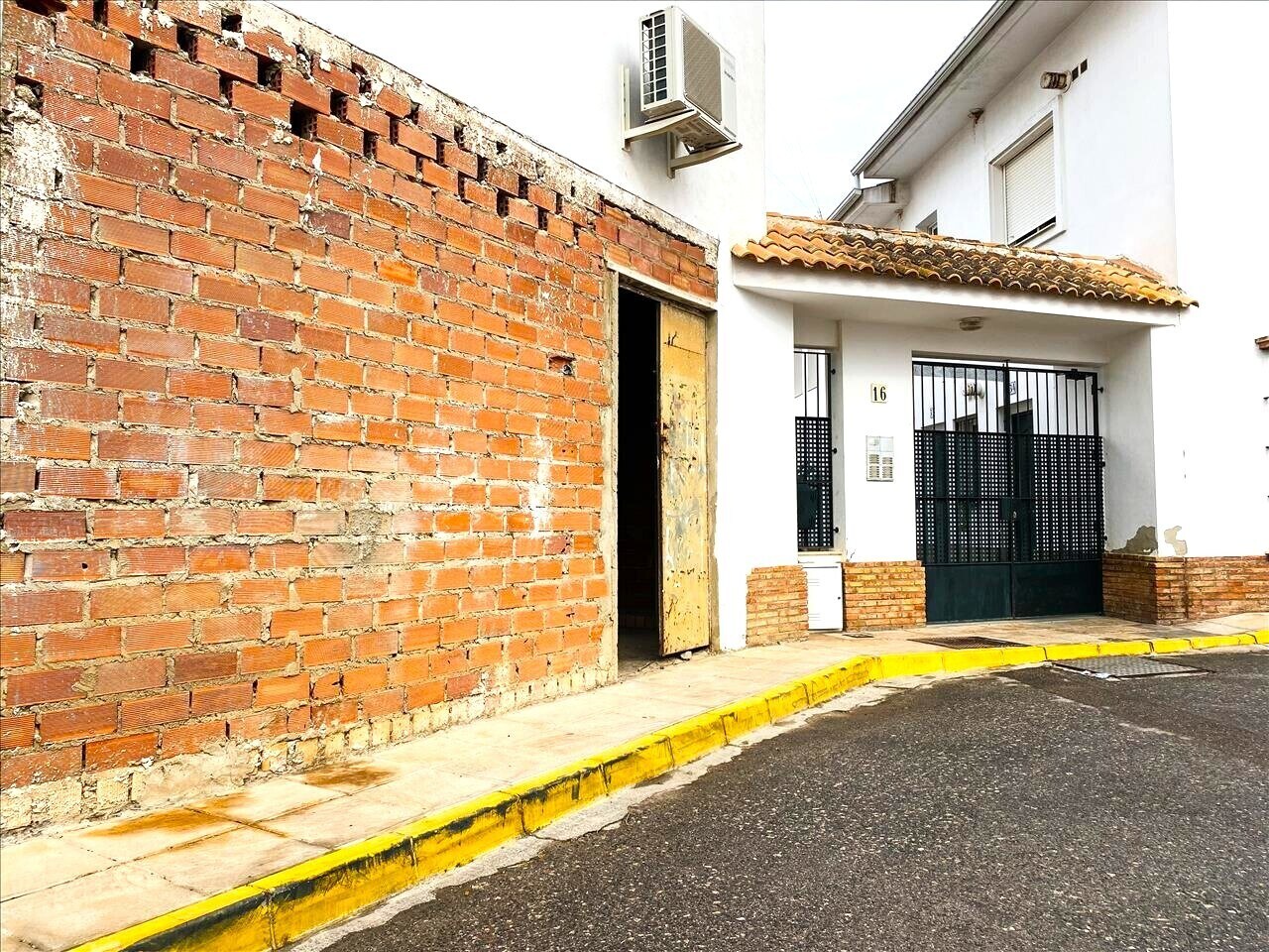 Calle Guadiamar, Sanlúcar la Mayor, Sevilla à vendre Photo de l’immeuble– Image 1 sur 18