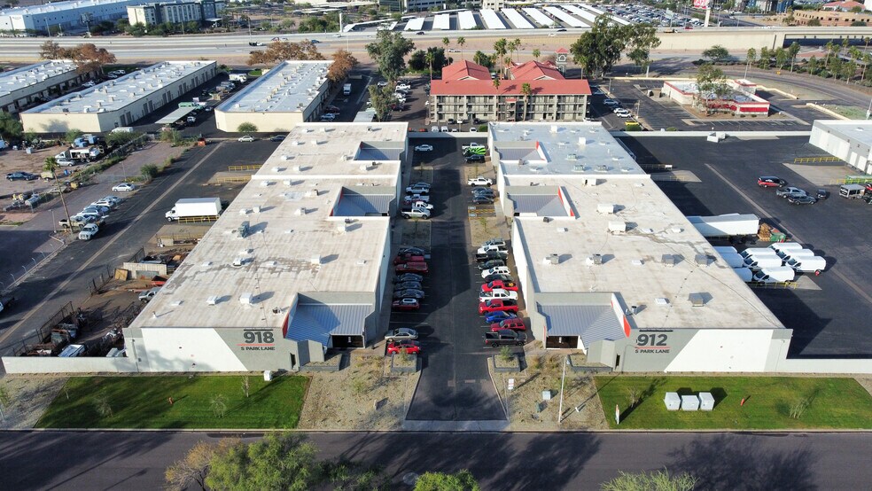 912 S Park Ln, Tempe, AZ à louer - Photo de l’immeuble – Image 2 sur 11