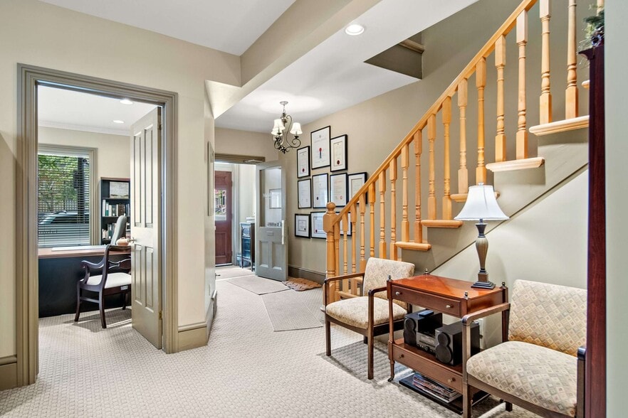 195 Sydenham St, Kingston, ON à vendre - Photo intérieure – Image 3 sur 8